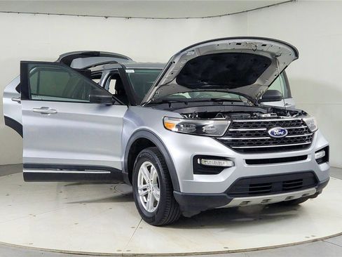 Used 2021 Ford Explorer XLT w/ Equipment Group 202A image 9