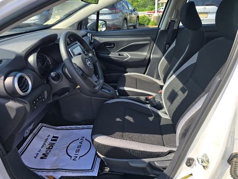 Used 2025 Nissan Versa S w/ Trunk Package image 8