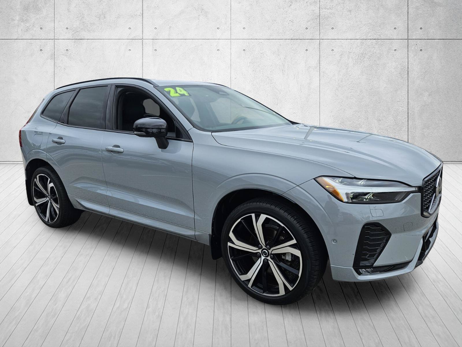 Used 2024 Volvo XC60 B5 Ultimate w/ Protection Package Premier AWD/4WD image 1
