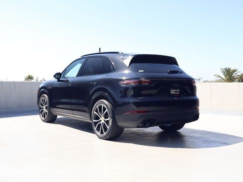 Certified 2023 Porsche Cayenne AWD/4WD image 3