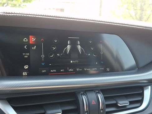 Used 2023 Alfa Romeo Stelvio Veloce AWD/4WD image 17