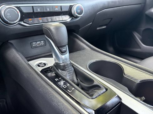 Used 2025 Nissan Altima 2.5 SV FWD image 41