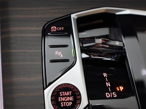 Used 2024 BMW X7 xDrive40i w/ M Sport Package image 53