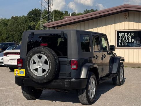 Used 2007 Jeep Wrangler Unlimited Sahara w/ Dual Top Group AWD/4WD image 11