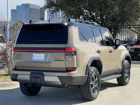 Used 2025 Lexus GX 550 image 4