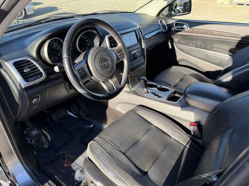 Used 2012 Jeep Grand Cherokee Laredo RWD image 9