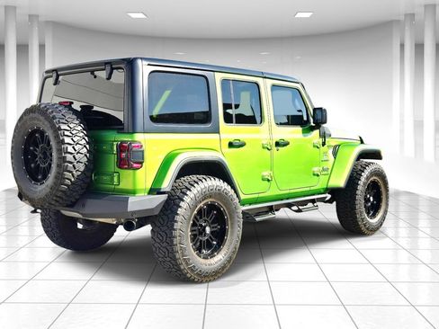 Used 2018 Jeep Wrangler Unlimited Sahara w/ Safety Group AWD/4WD image 3