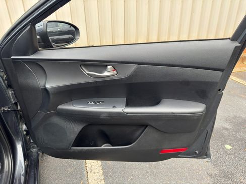 Used 2020 Kia Forte LXS FWD image 35