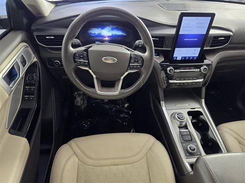 Used 2023 Ford Explorer Platinum w/ Technology Package image 13