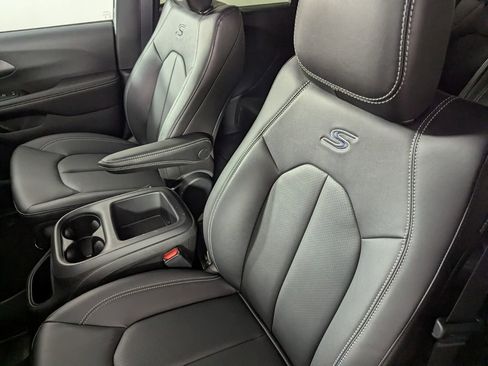 New 2026 Chrysler Pacifica Select w/ S Appearance Package image 12