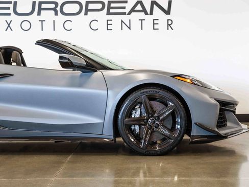 Used 2025 Chevrolet Corvette Z06 RWD image 17