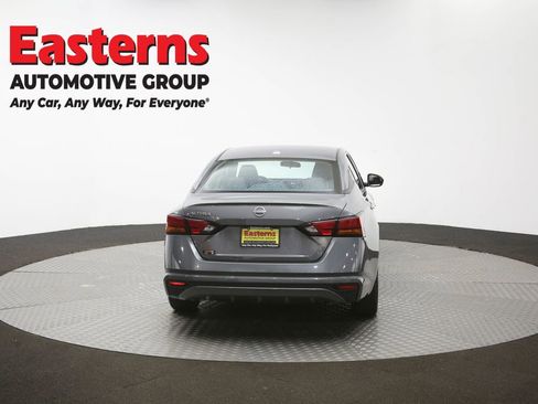 Used 2025 Nissan Altima 2.5 SV FWD image 37