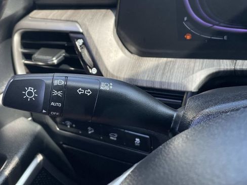 Used 2025 Kia Telluride EX w/ EX Captain's Chair Package FWD image 32