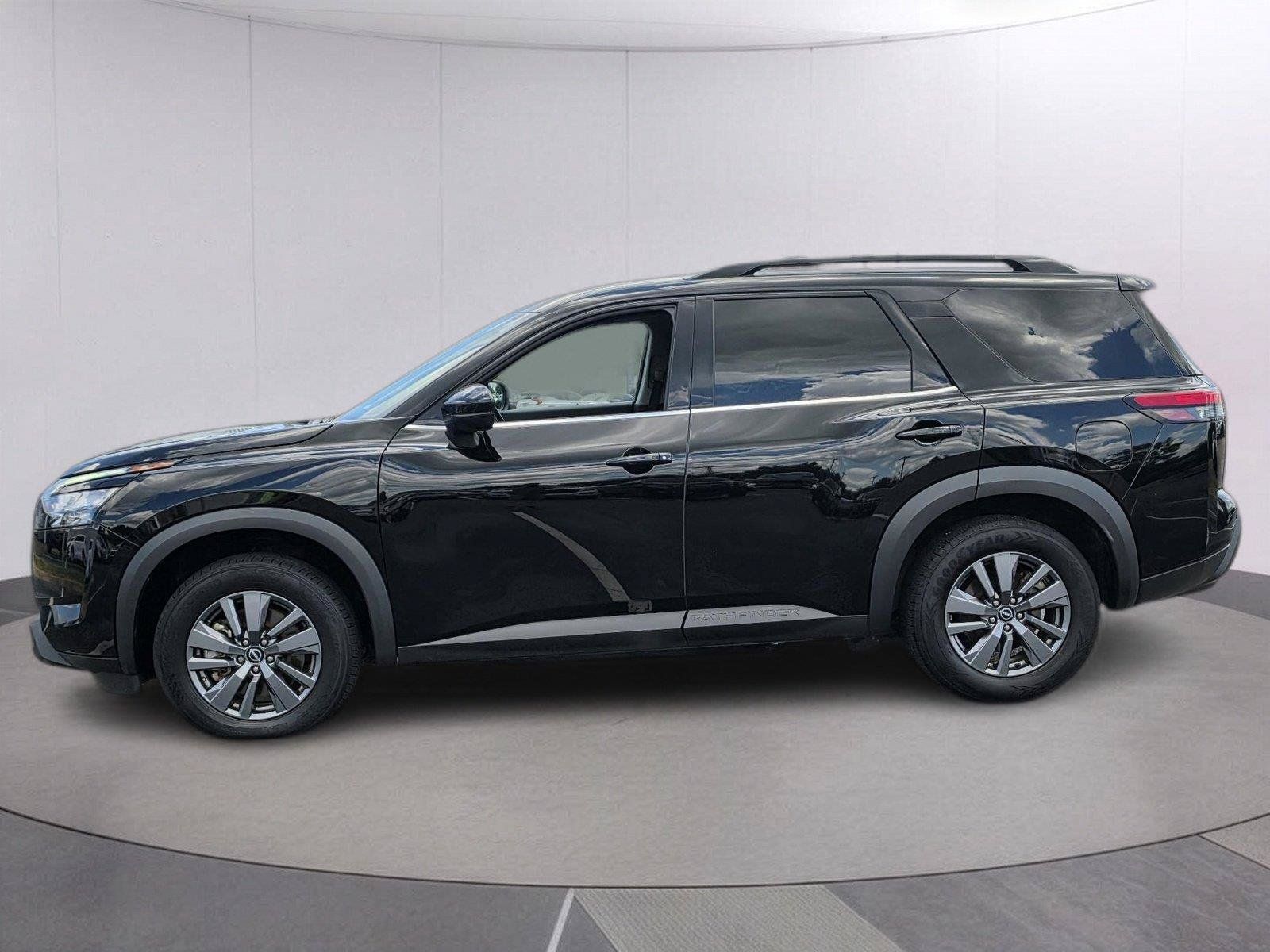 Used 2025 Nissan Pathfinder SV FWD image 2