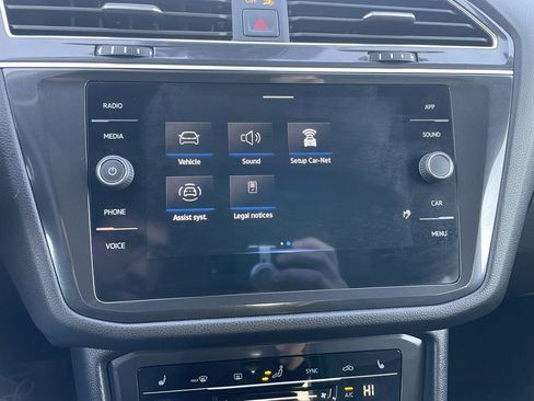 Used 2024 Volkswagen Tiguan SE image 17