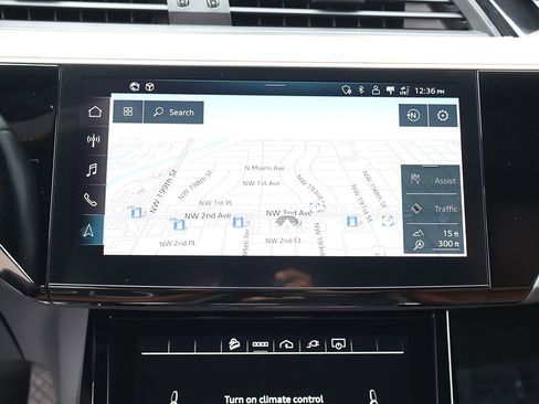 Used 2022 Audi e-tron Premium Plus w/ Premium Plus Package image 51