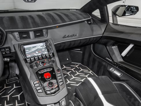 Used 2021 Lamborghini Aventador SVJ AWD/4WD image 33