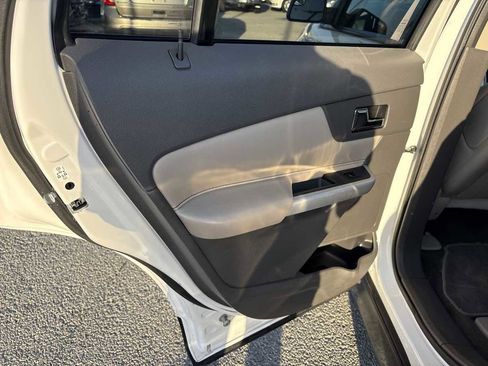 Used 2013 Ford Edge SEL FWD image 22