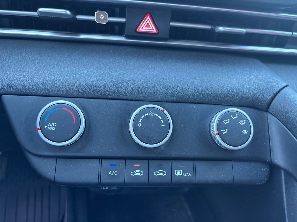 Used 2021 Hyundai Elantra SE FWD image 19