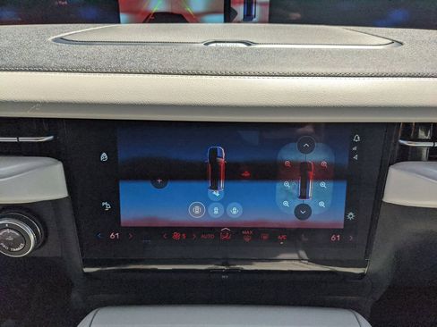 Used 2025 Lincoln Navigator Reserve image 26