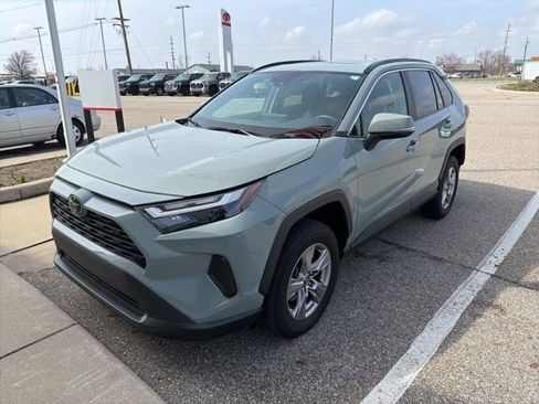 Used 2023 Toyota RAV4 XLE w/ Convenience Package image 4