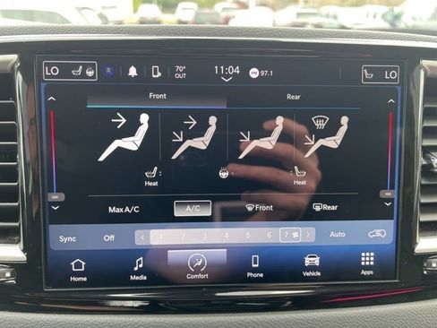 Used 2024 Chrysler Pacifica Touring-L image 28