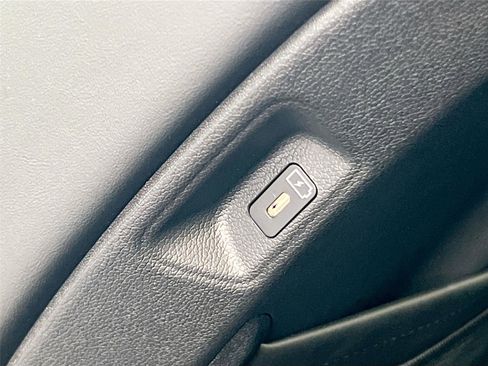 Used 2025 Kia Sorento S image 26