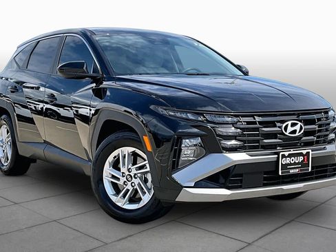 Certified 2025 Hyundai Tucson SE FWD image 3