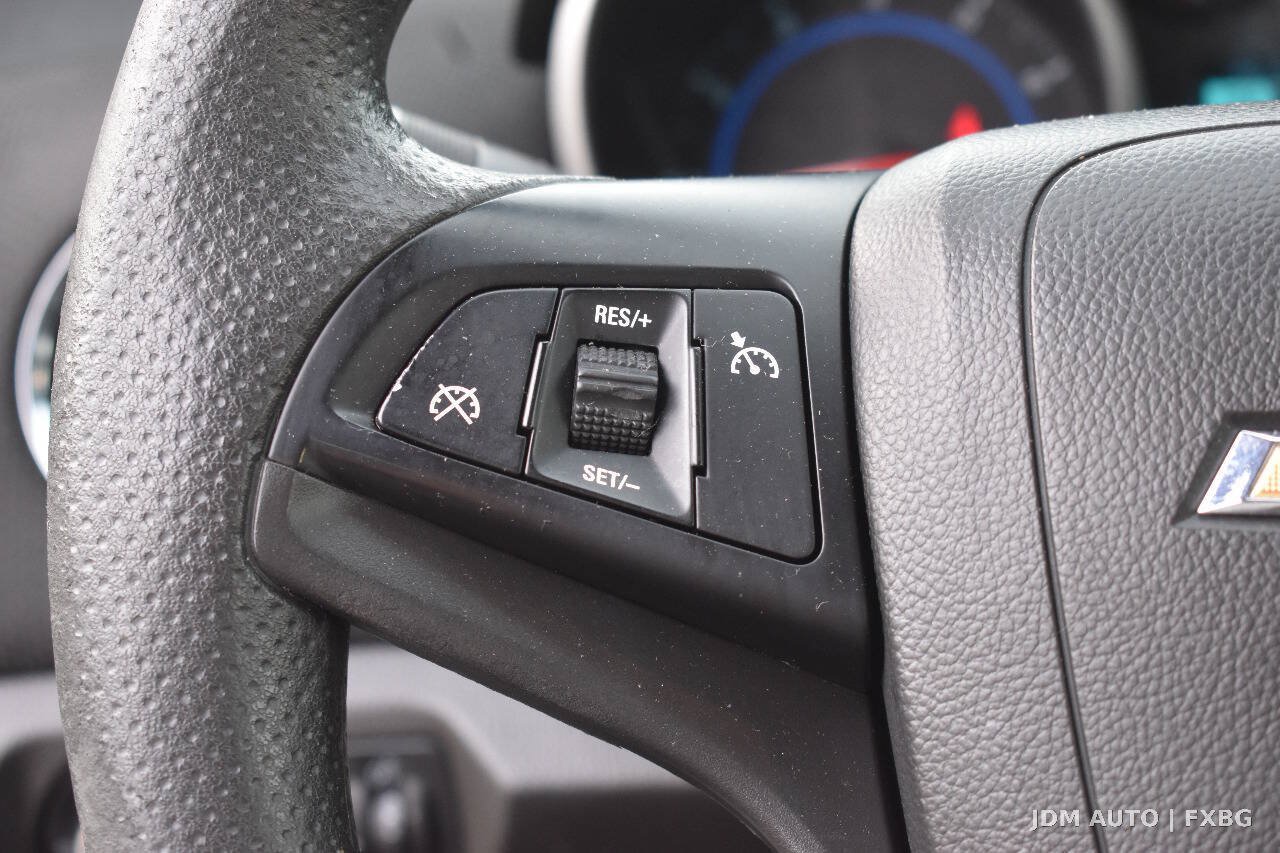 Used 2015 Chevrolet Cruze LT w/ Sun And Sound Package FWD image 21