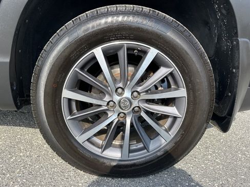 Used 2018 Toyota Highlander XLE image 34