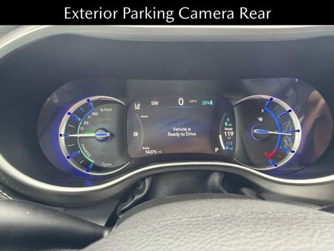 Used 2024 Chrysler Pacifica Limited FWD image 16