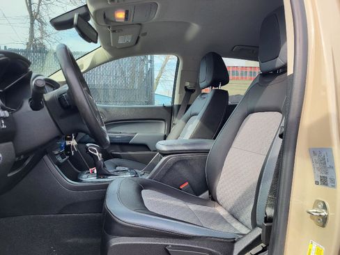 Used 2022 Chevrolet Colorado Z71 image 9