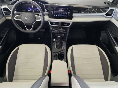 New 2026 Volkswagen Taos SE FWD image 23