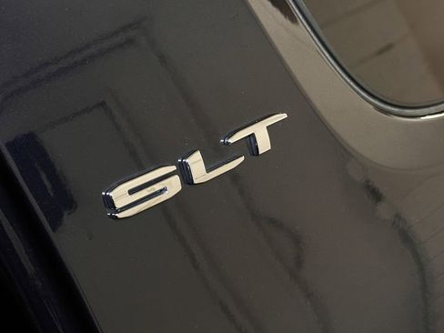 Used 2021 GMC Acadia SLT w/ Trailering Package AWD/4WD image 25