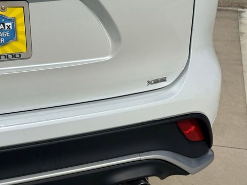 Used 2024 Toyota Highlander LE image 12