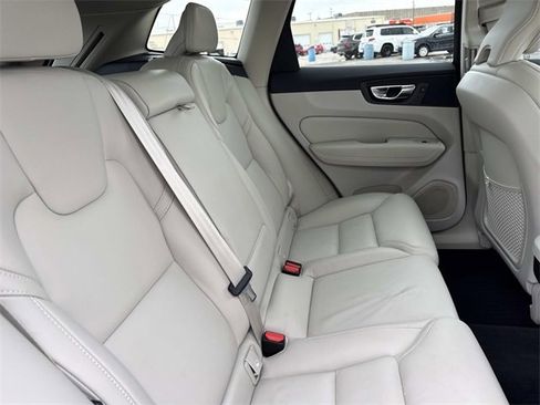 Used 2022 Volvo XC60 B5 Inscription w/ Advanced Package image 17