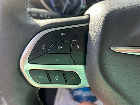 Used 2023 Chrysler Pacifica Limited w/ Uconnect Theater Family Group AWD/4WD image 19