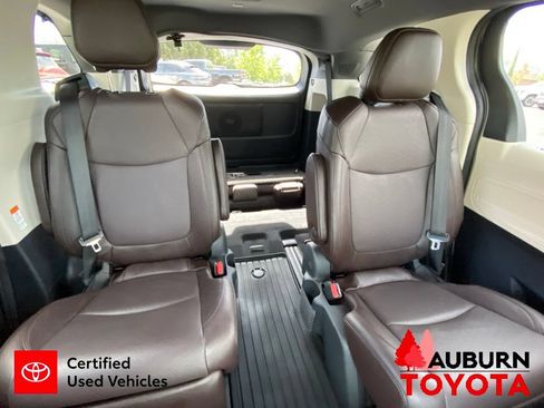 Used 2024 Toyota Sienna Platinum AWD/4WD image 23