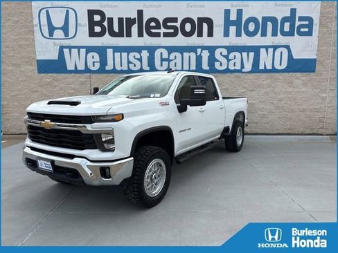 Used 2025 Chevrolet Silverado 2500 LT w/ Convenience Package AWD/4WD image 1
