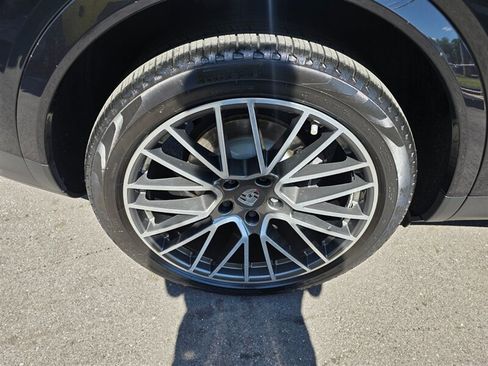 Used 2020 Porsche Cayenne AWD/4WD image 28
