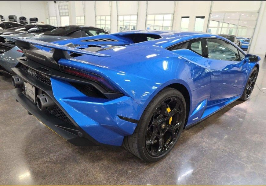 Used 2023 Lamborghini Huracan Tecnica RWD image 2