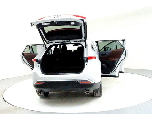 Certified 2024 Toyota Venza XLE image 11