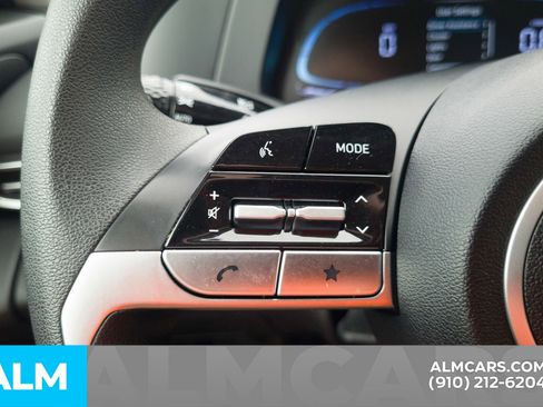 Used 2025 Hyundai Elantra SE image 12