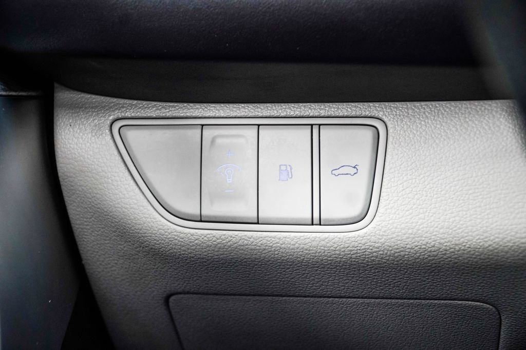 Used 2023 Genesis G70 3.3T RWD image 37