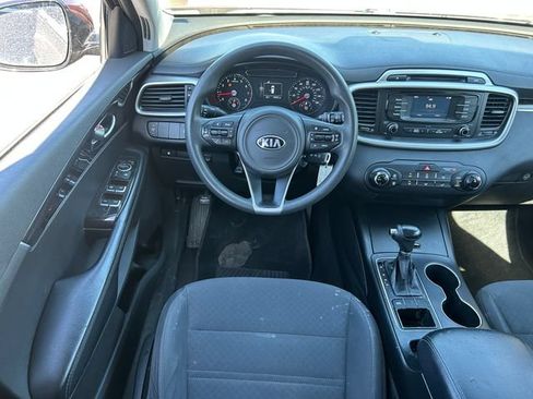 Used 2017 Kia Sorento FWD image 25