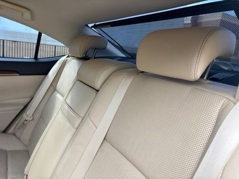 Used 2013 Lexus ES 300h w/ Luxury Pkg FWD image 9