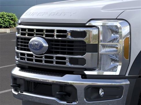 New 2025 Ford F450 XL w/ XL Chrome Package image 17