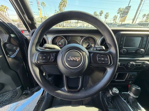 Used 2018 Jeep Wrangler Unlimited Sport image 16