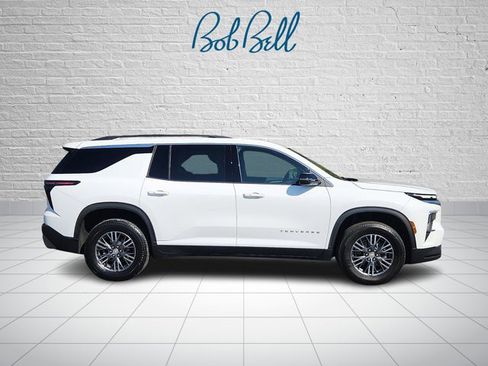 Certified 2025 Chevrolet Traverse LT FWD image 10