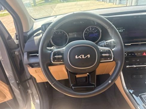 Used 2024 Kia Carnival EX FWD image 14